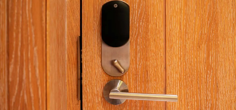 Automatic Locking Door Knob Kingsburg